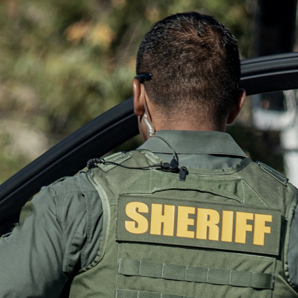 Hawk Lapel Mic EP1334EC with Easy Connect Adapter, Motorola APX - Sheepdog Microphones